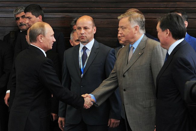 Подписано Соглашение между Россией, Белоруссией и Казахстаном о создании Объединённой транспортно-логистической компании. С президентом компании «Российские железные дороги» Владимиром Якуниным.