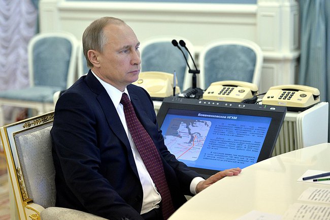 Владимир Путин в режиме видеоконференции принял участие в запуске компанией «Газпром» крупнейшего на полуострове Ямал газового промысла № 1 Бованенковского месторождения.