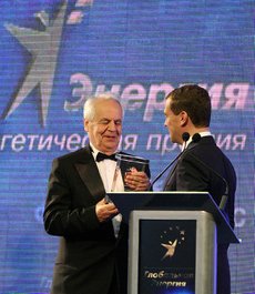 С лауреатом международной энергетической премии «Глобальная энергия» Александром Леонтьевым.