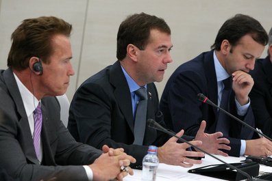 Форум «Глобальное инновационное партнёрство». С губернатором штата Калифорния Арнольдом Шварценеггером (слева) и помощником Президента Аркадием Дворковичем.