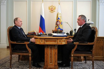 Рабочая встреча Владимира Путина с заместителем председателя правительства Дмитрием Рогозиным - фото 1