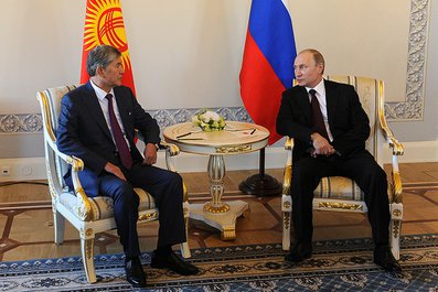 С Президентом Киргизии Алмазбеком Атамбаевым.